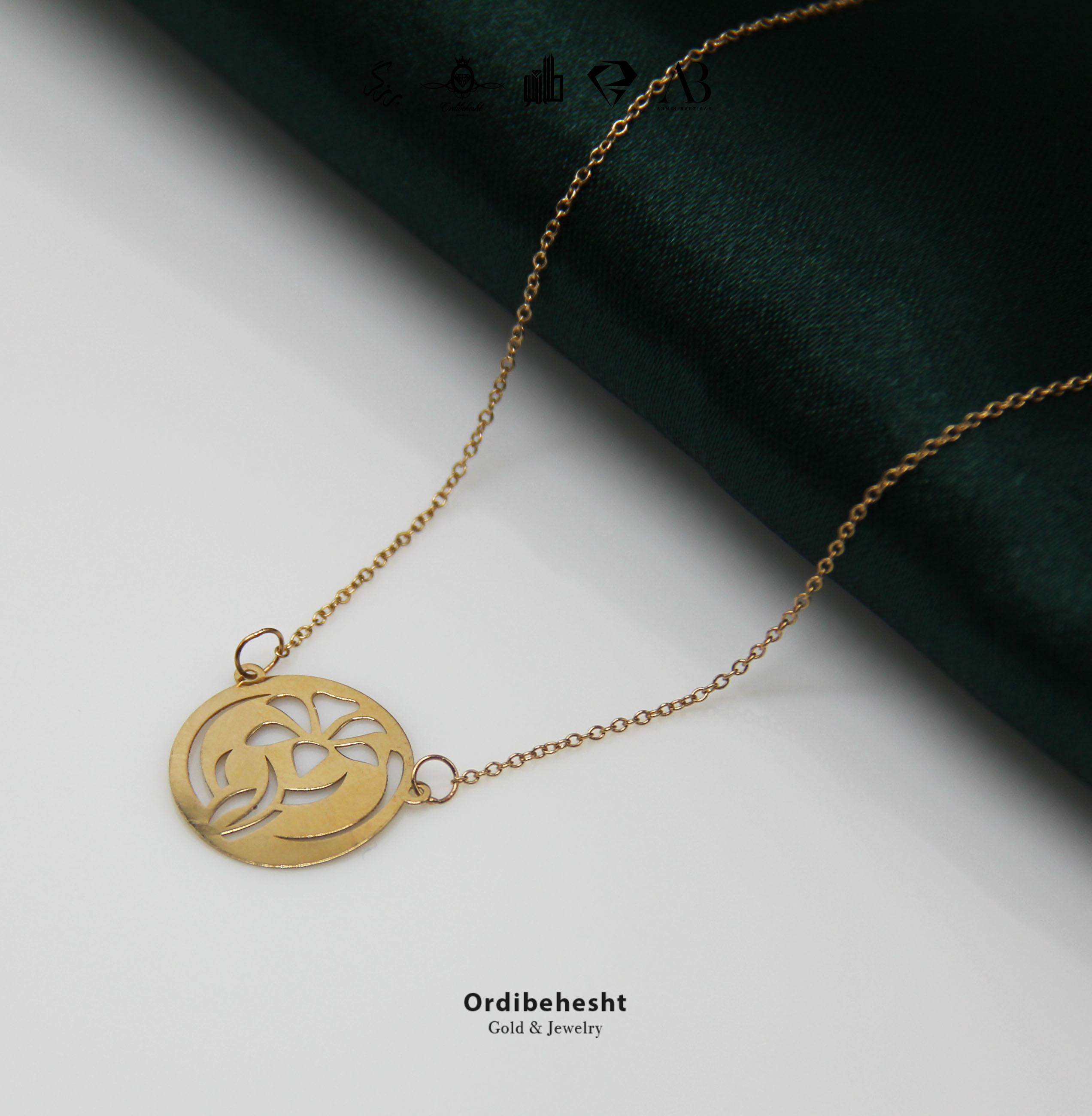 گردنبند مینیمال طرح گل